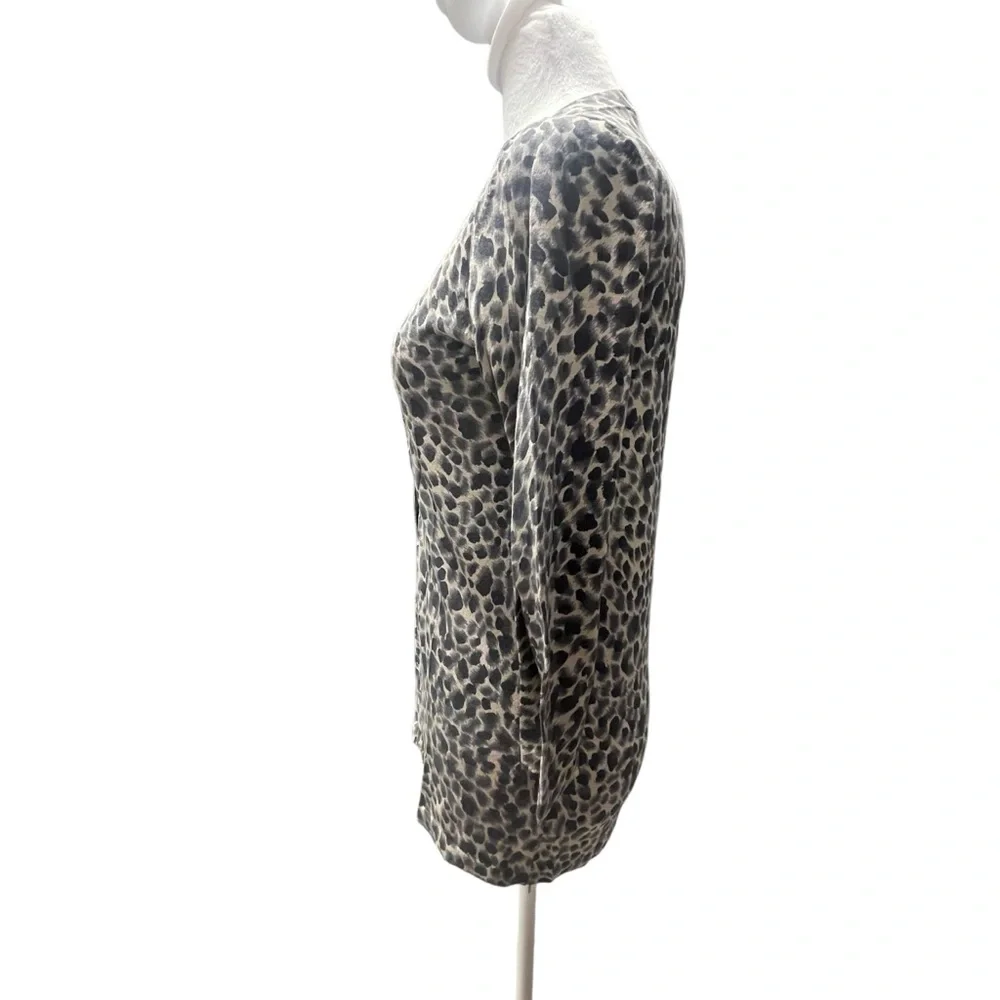 Ann Taylor. Sz XS. Silk Blend. Cheetah Print Cardigan. Excellent Condition 🤩🤩 - Picture 7 of 14